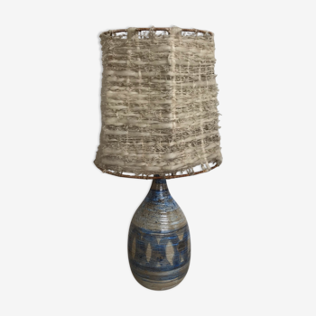 Ceramic lamp and wool