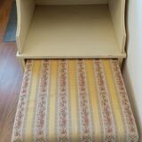 Chippy Phone Seat Table