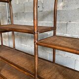 Grande étagère en rotin aux portes cannées