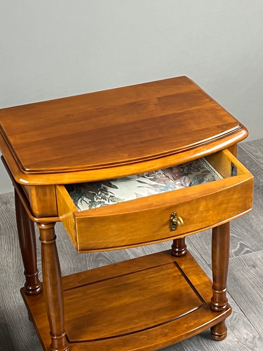 Paire de tables de chevet en bois, XXe Siècle
