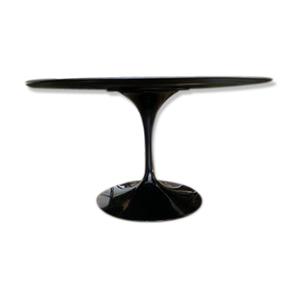 Black Tulip table by Eero Saarinen for Knoll
