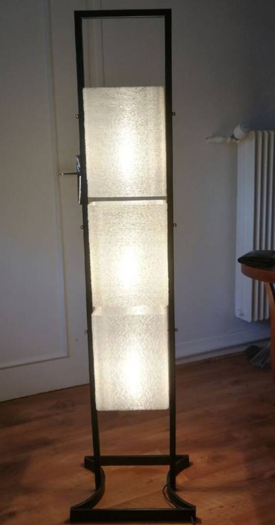 Vintage Arlus totem floor lamp from the 1950s, made of steel and plexiglass.