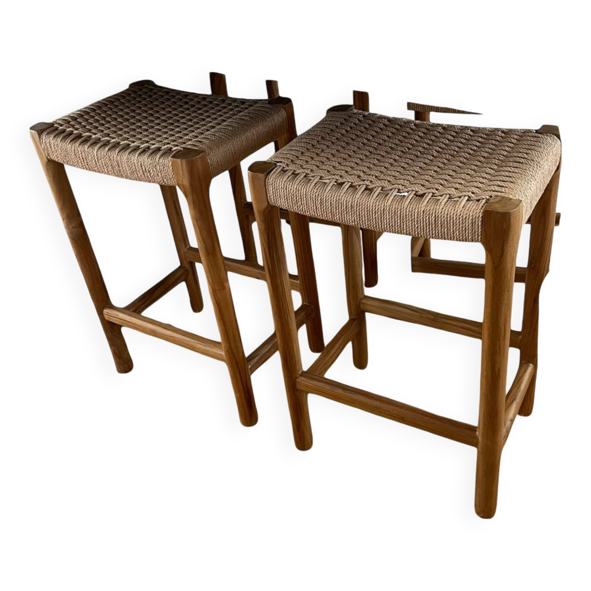 Tabouret en bois massif avec assise tissée à la main