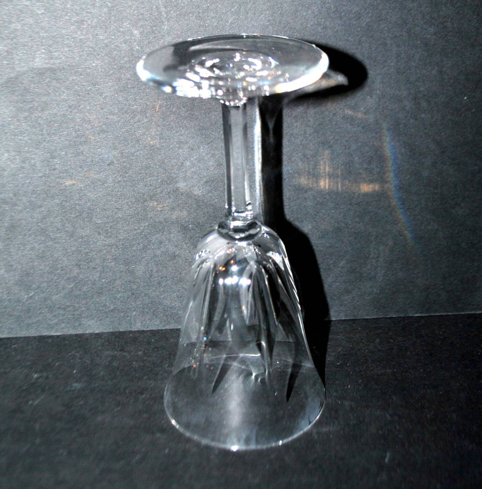 Set of 8 cerdagne wine glasses in cut crystal from saint louis h13cm