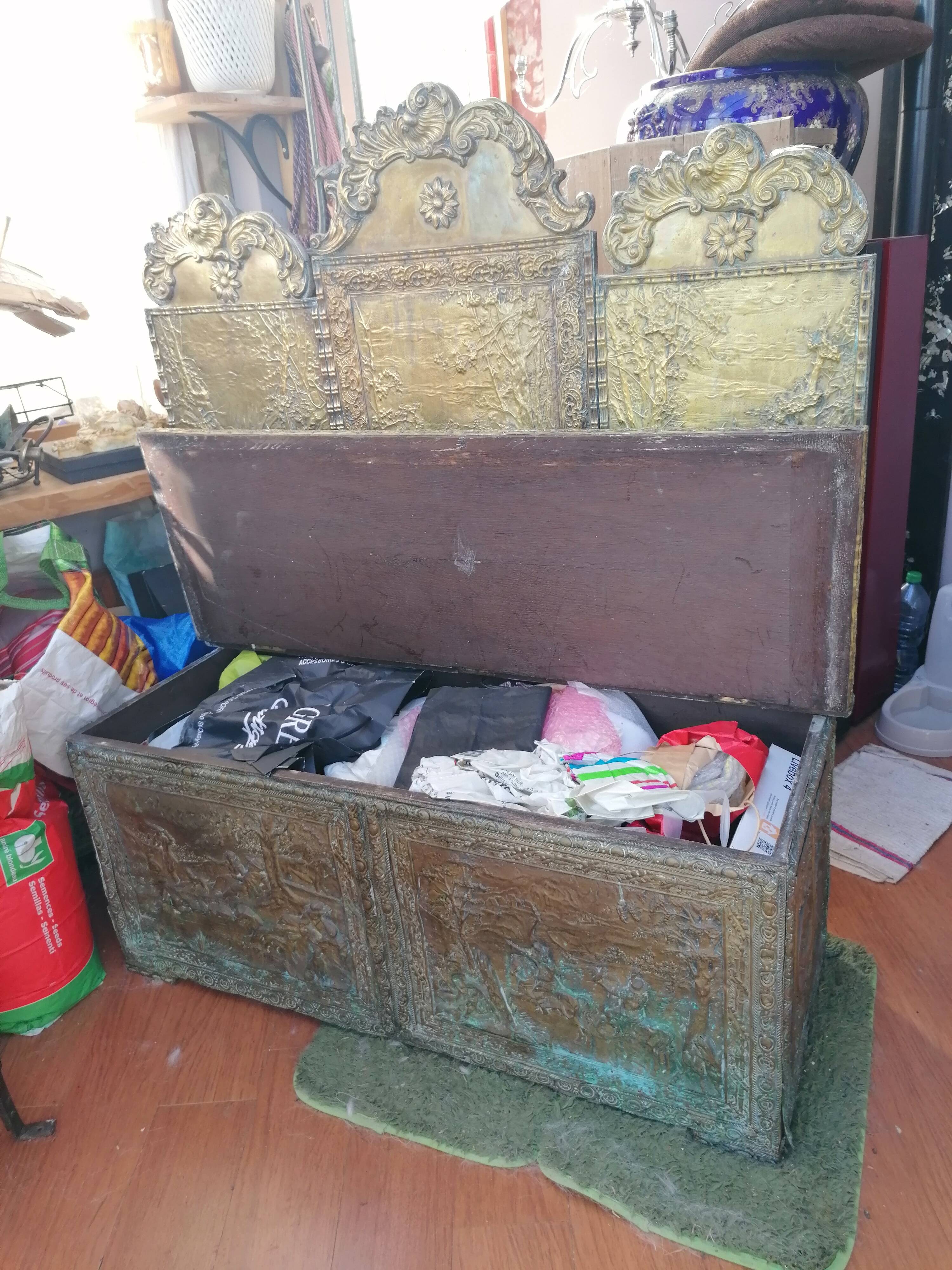 Repelled brass chest bench