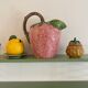Lot de fruits en céramique, une carafe fraise et deux pots à confiture citron et ananas
