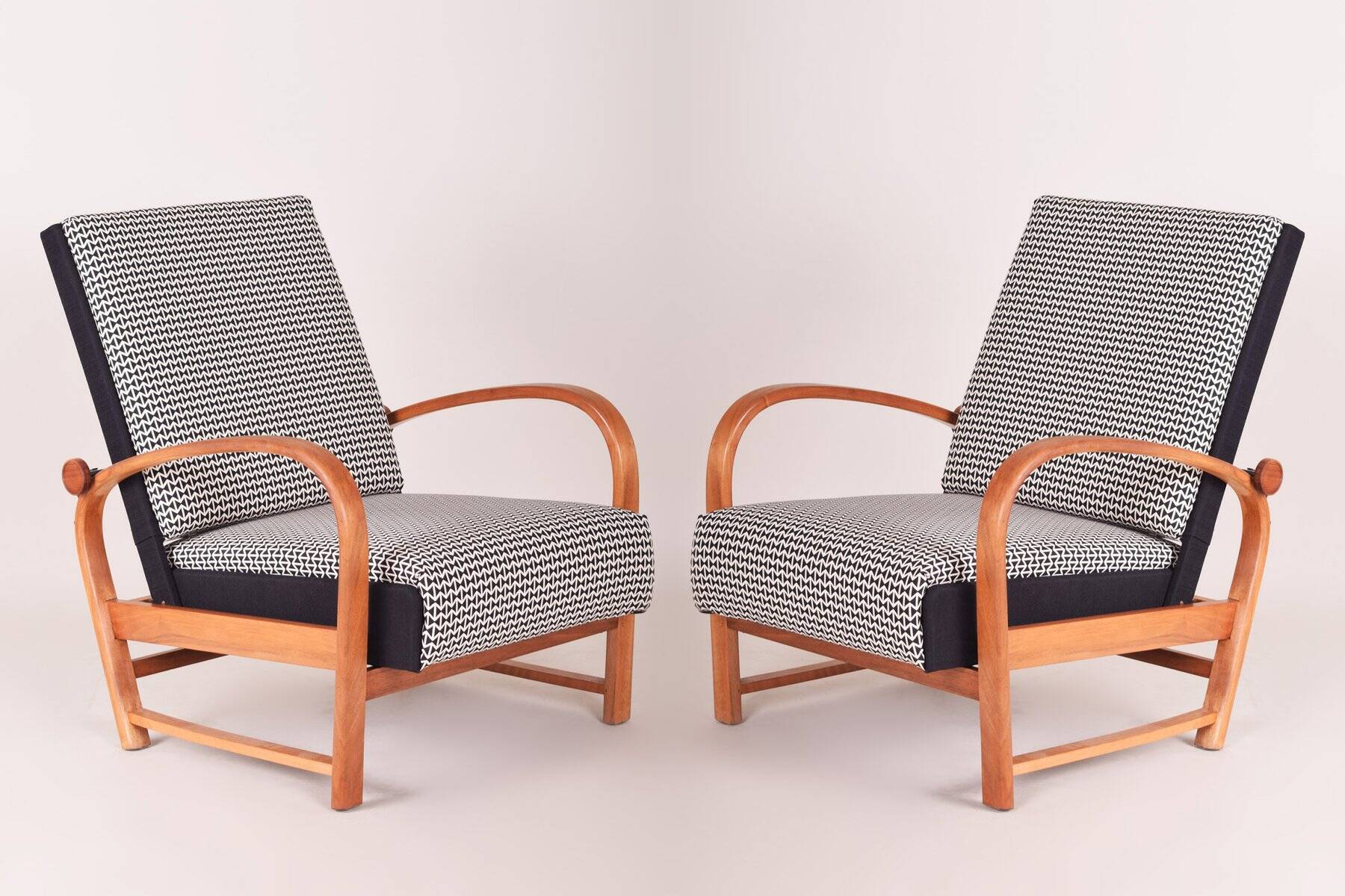 Art Deco Armchairs in Walnut attributed to Thonet, Germany, 1930s, Set of 2