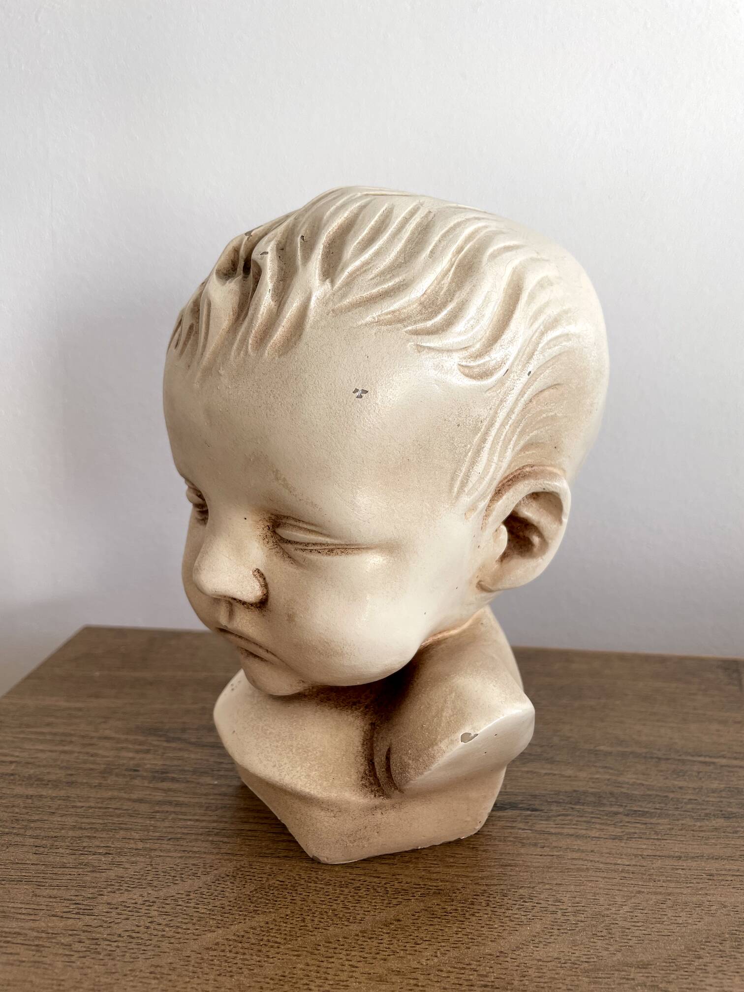 Child bust made from resin by Antoine Paridon, signed 240 A.P.