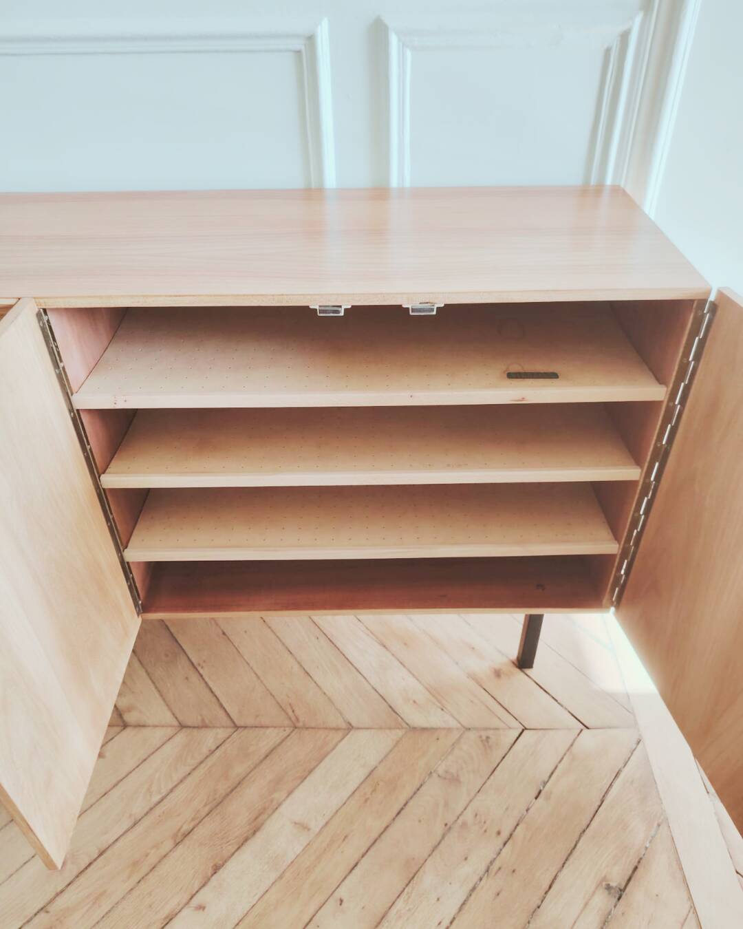 Renovated vintage modernist enfilade, 1950s-60s.