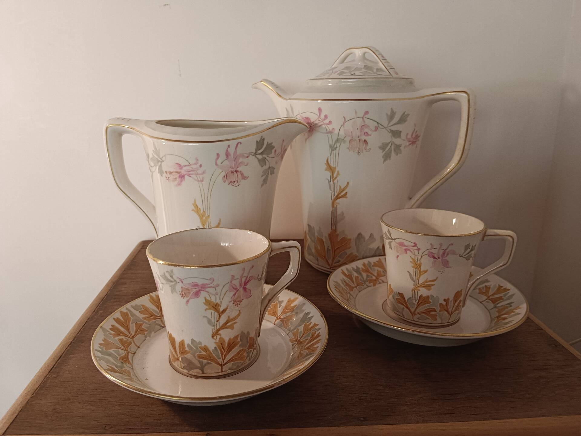 Art Nouveau coffee service in fine Maastricht earthenware (Céra Company)