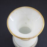 Vase miniature en opaline