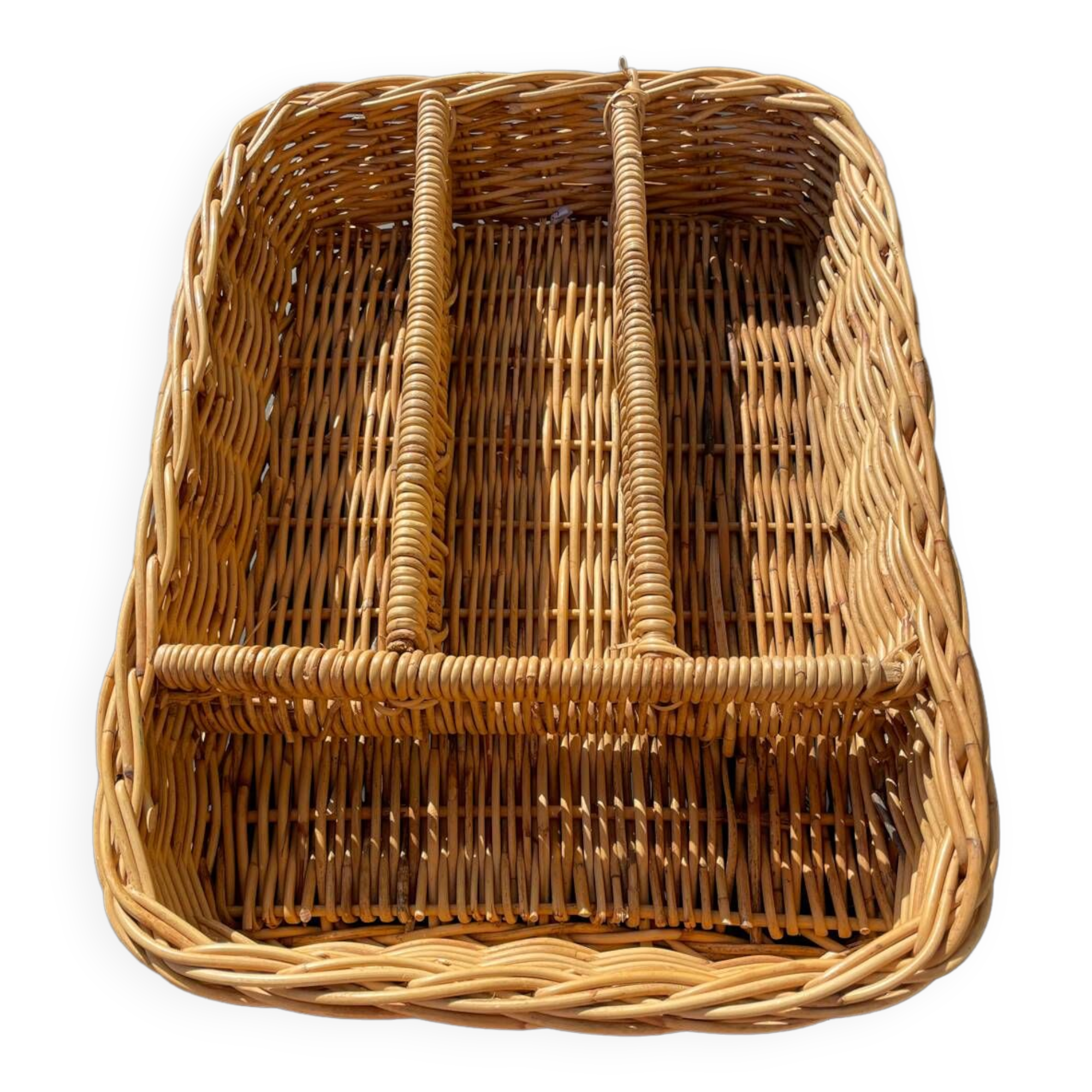 Cutlery storage basket