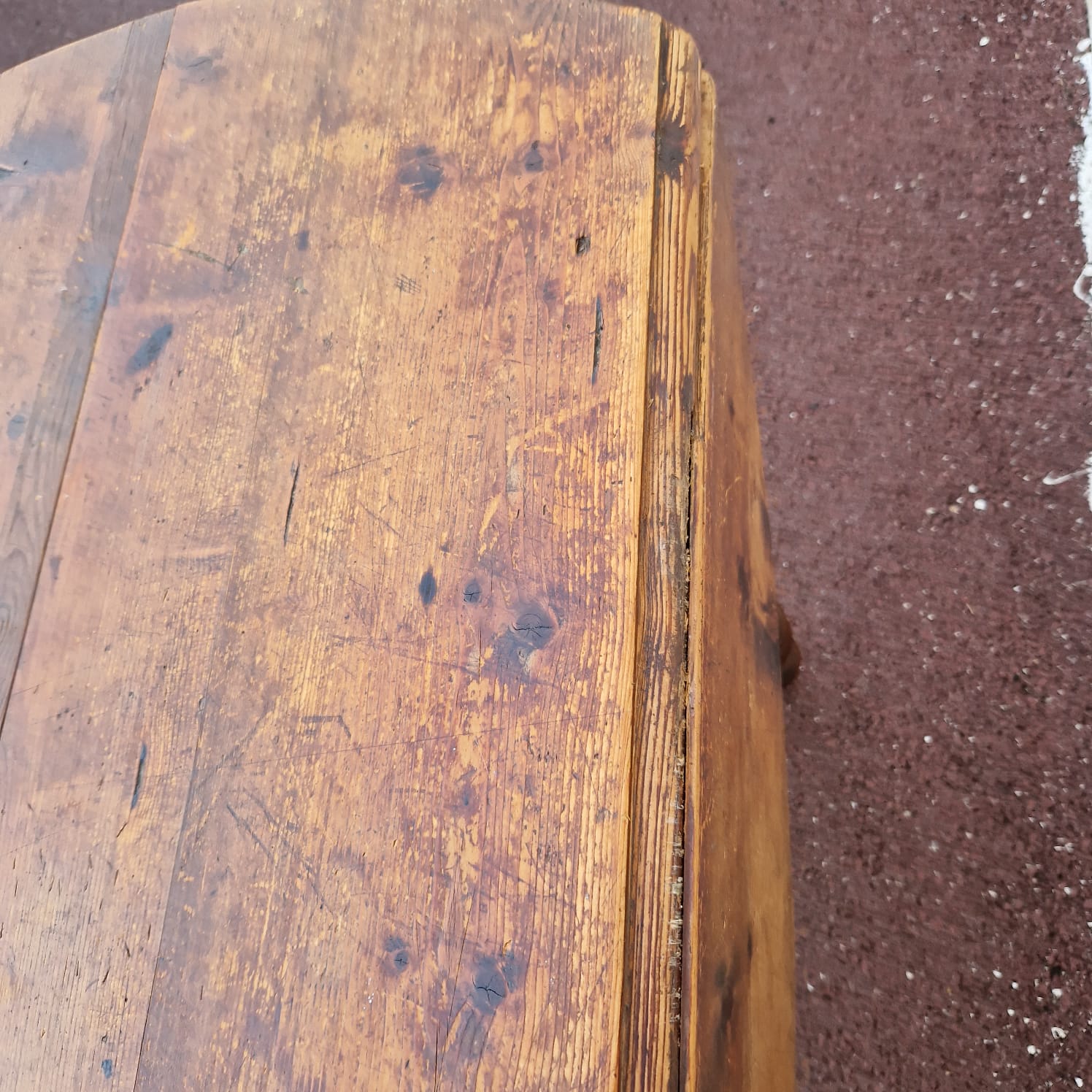 Country table with shutters