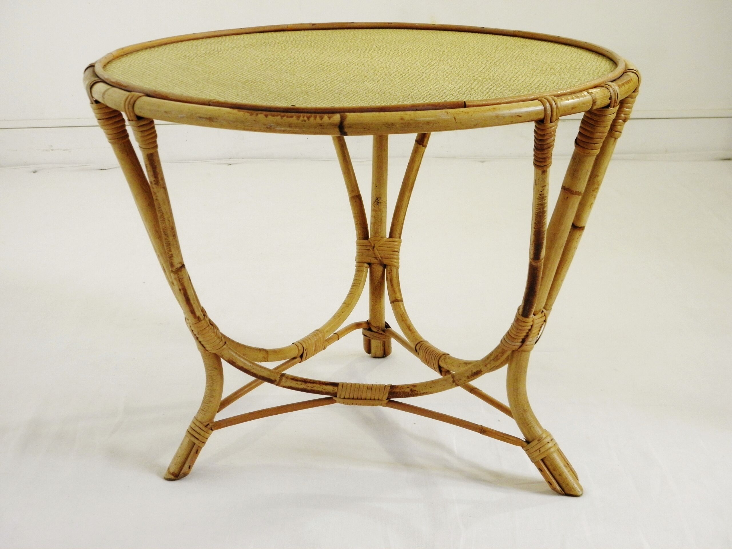 Tripod coffee table in rattan 1970s