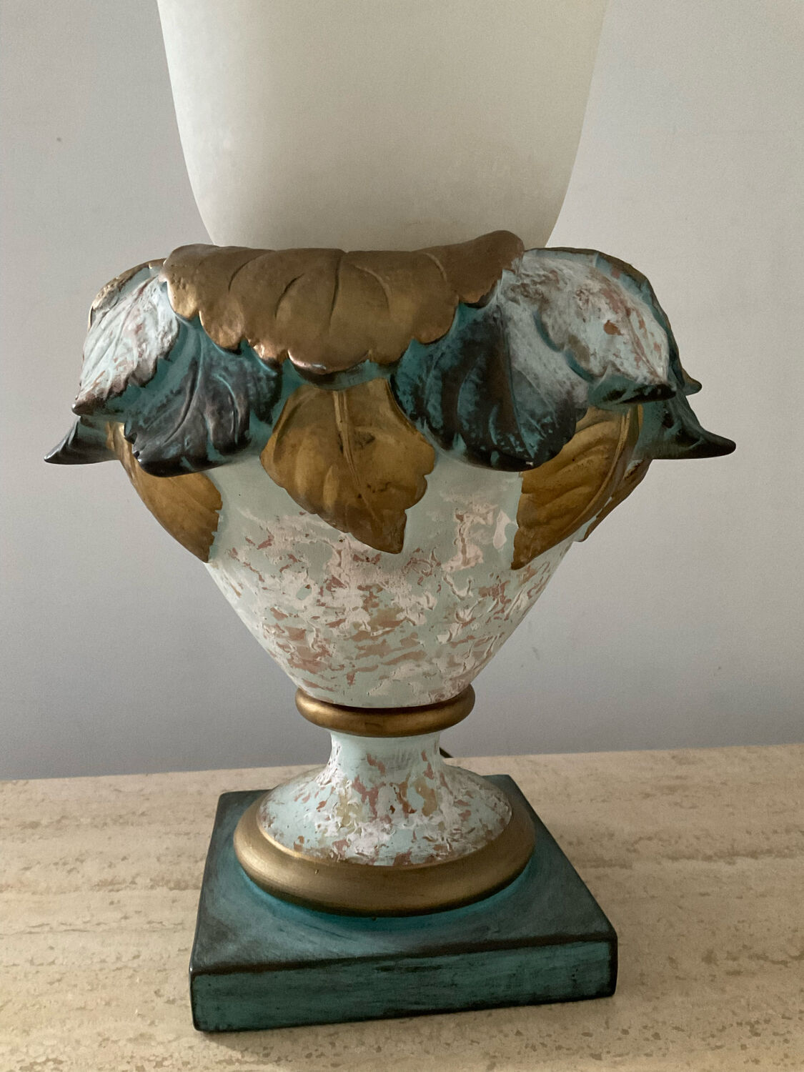 Lampe vintage en opaline et plâtre