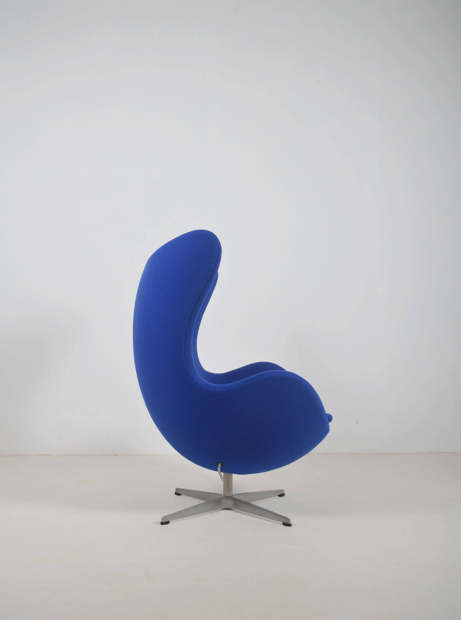 Egg Chair designed by Arne Jacobsen for Fritz Hansen