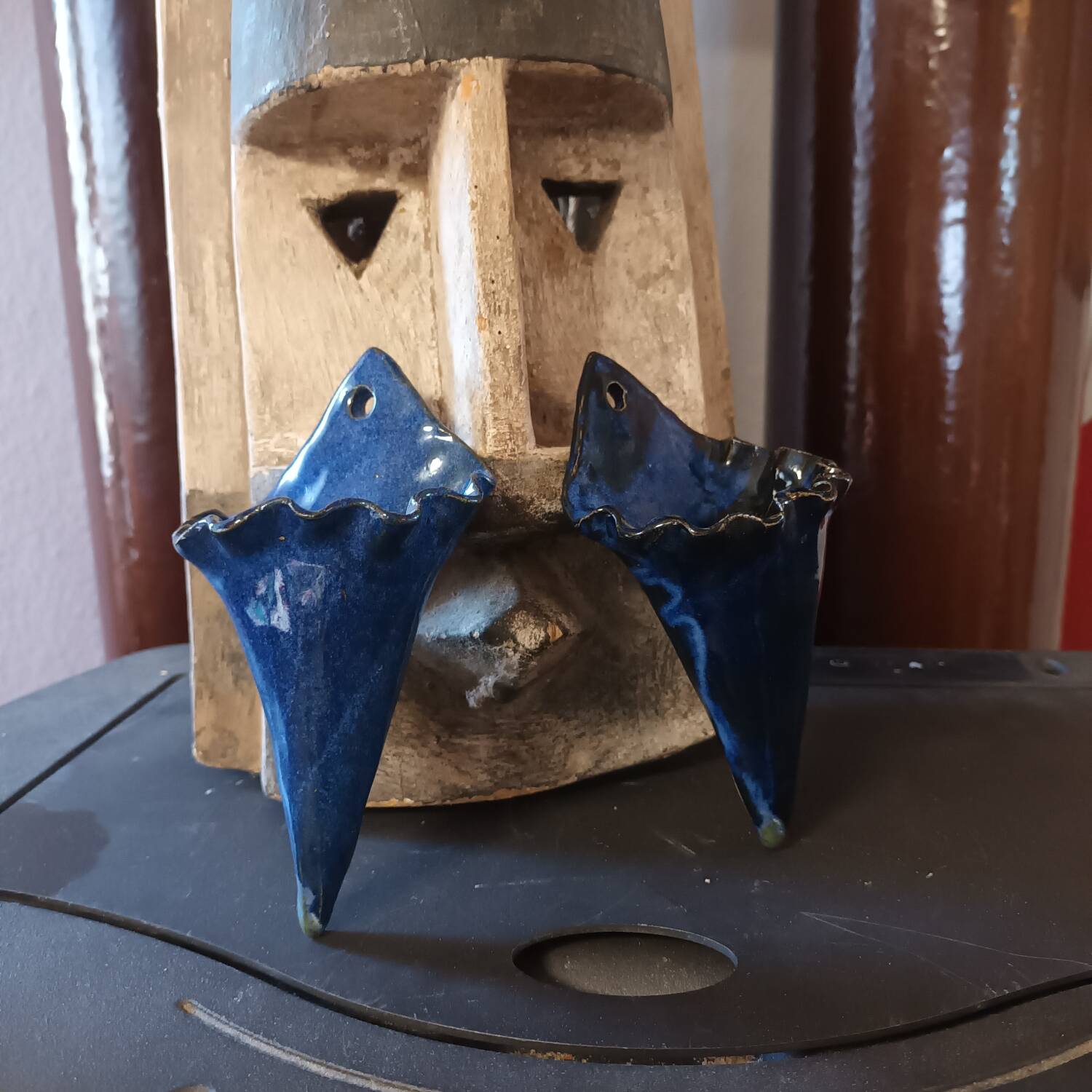 Bouquetiere pair blue cone