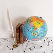 Globe terrestre en métal , Taride ,  tripode, années 60