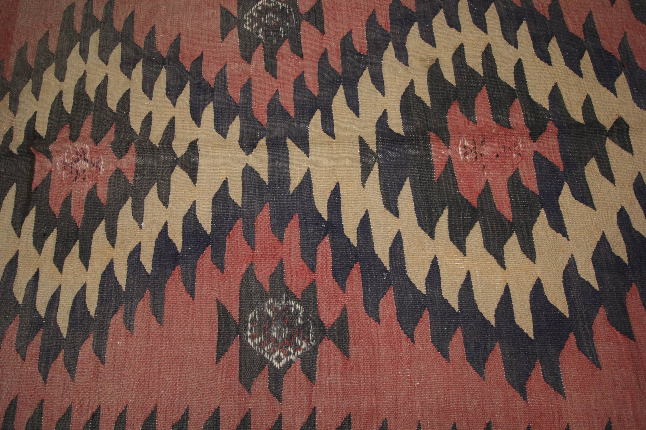 Blush Pink Vintage Kilim Runner, 1960s Geometric Wool Rug 400 x 150 cm