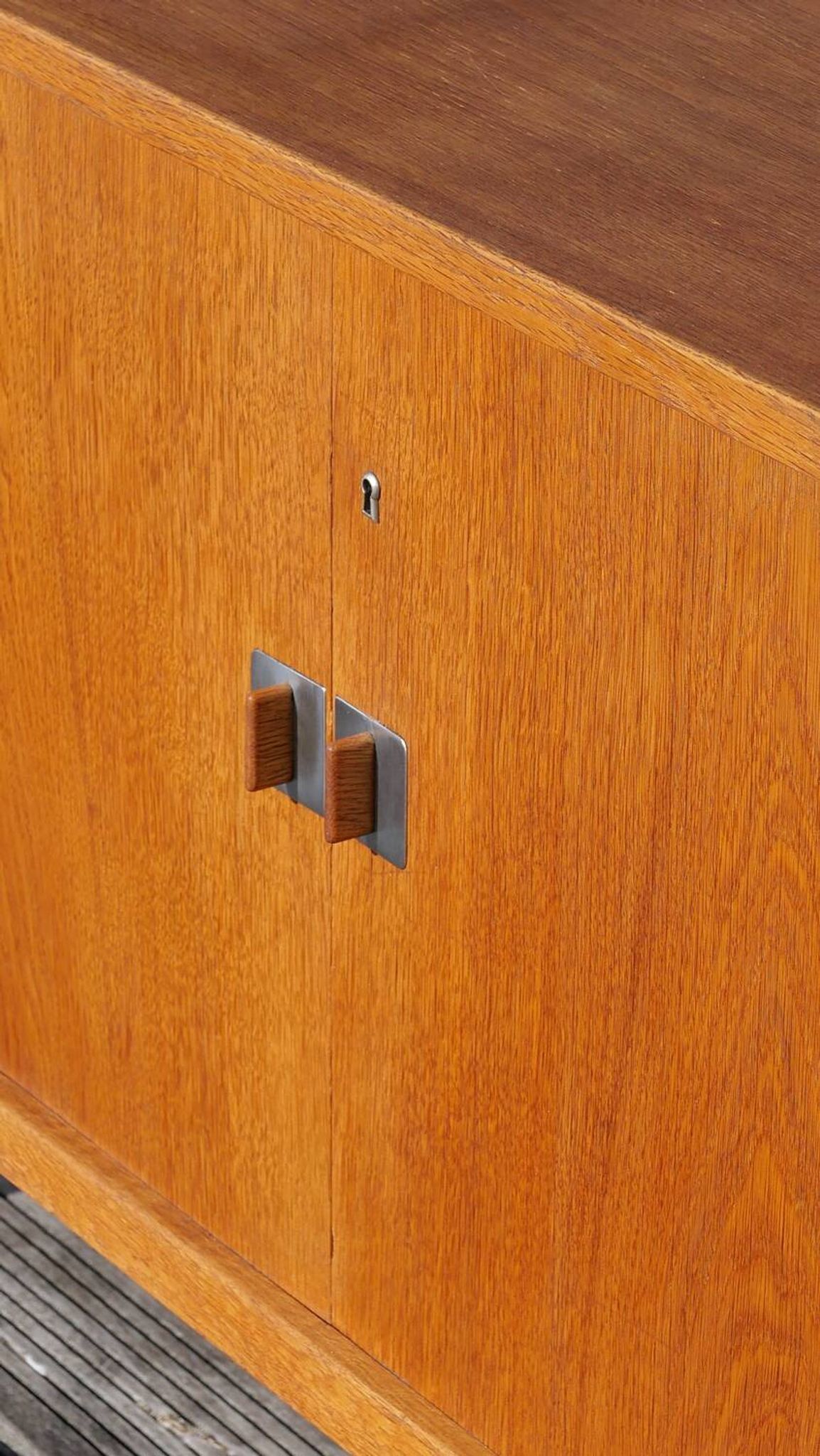 Oak enfilade RY25 by Hans J. Wegner published by RY Mobler, 1960