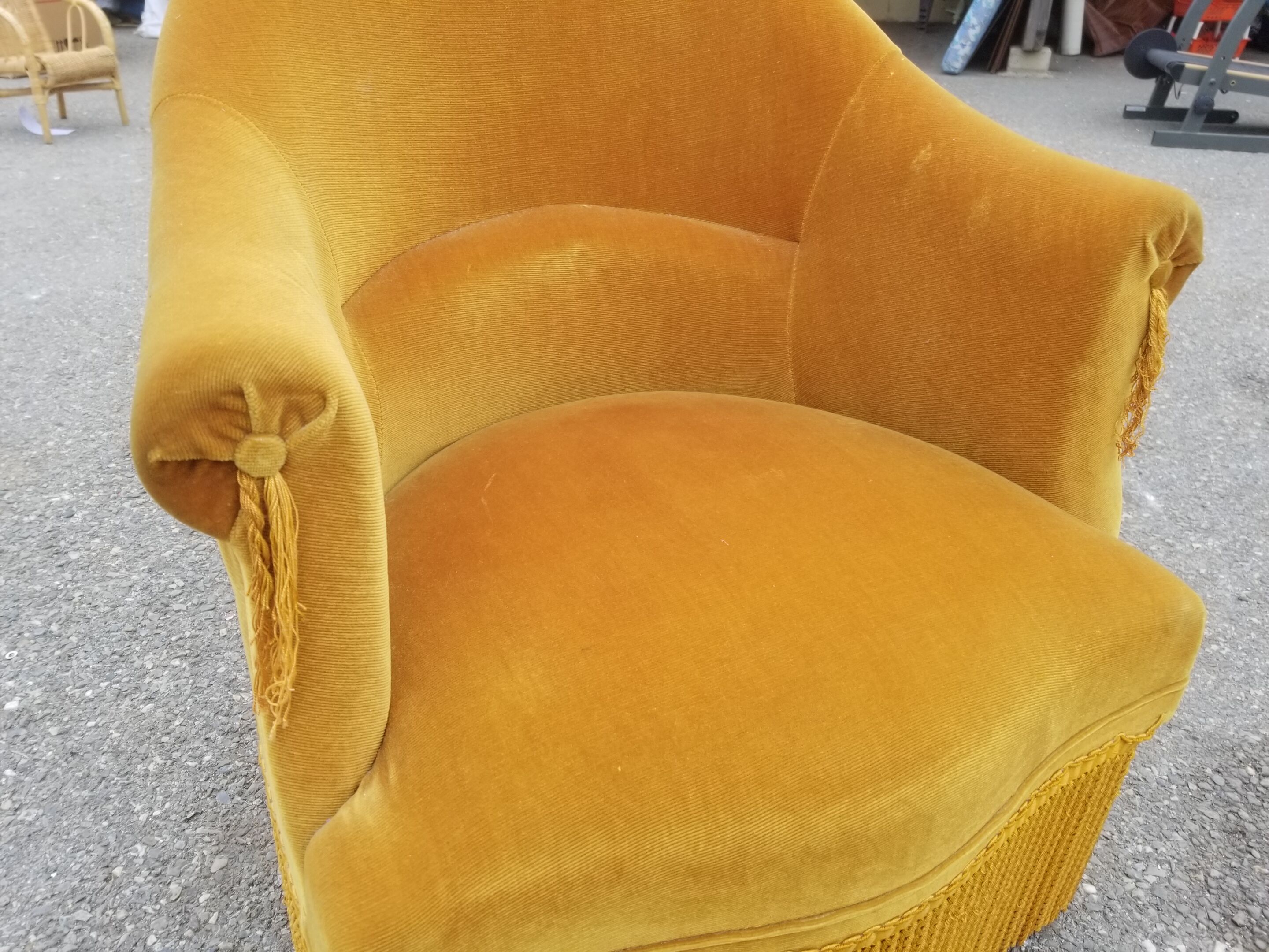 Vintage toad armchair- Golden yellow velvet.