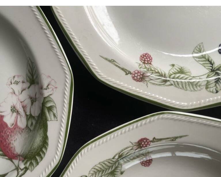 4 plates Churchill England