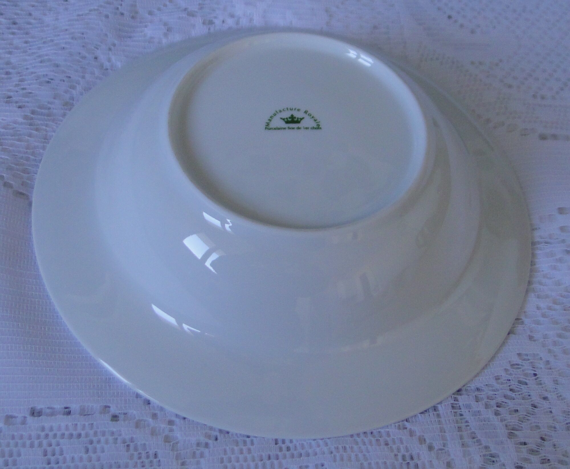 HOLLOW DISH ROUND PORCELAIN FINE MANUFACTURE ROYALE WHITE EDGES DORES