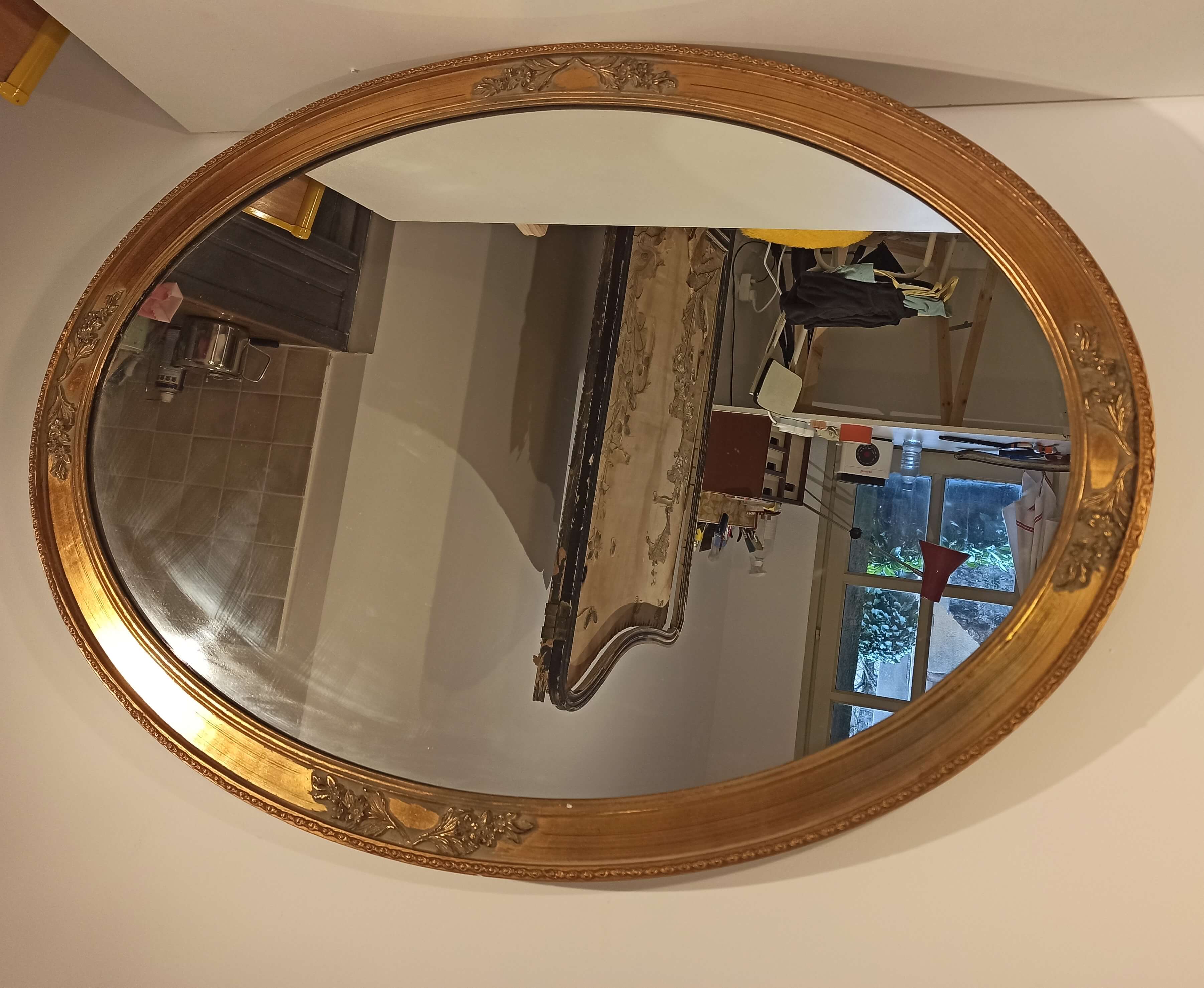 Antique mirror in gilded wood and fine floral decoration - 99x69cm