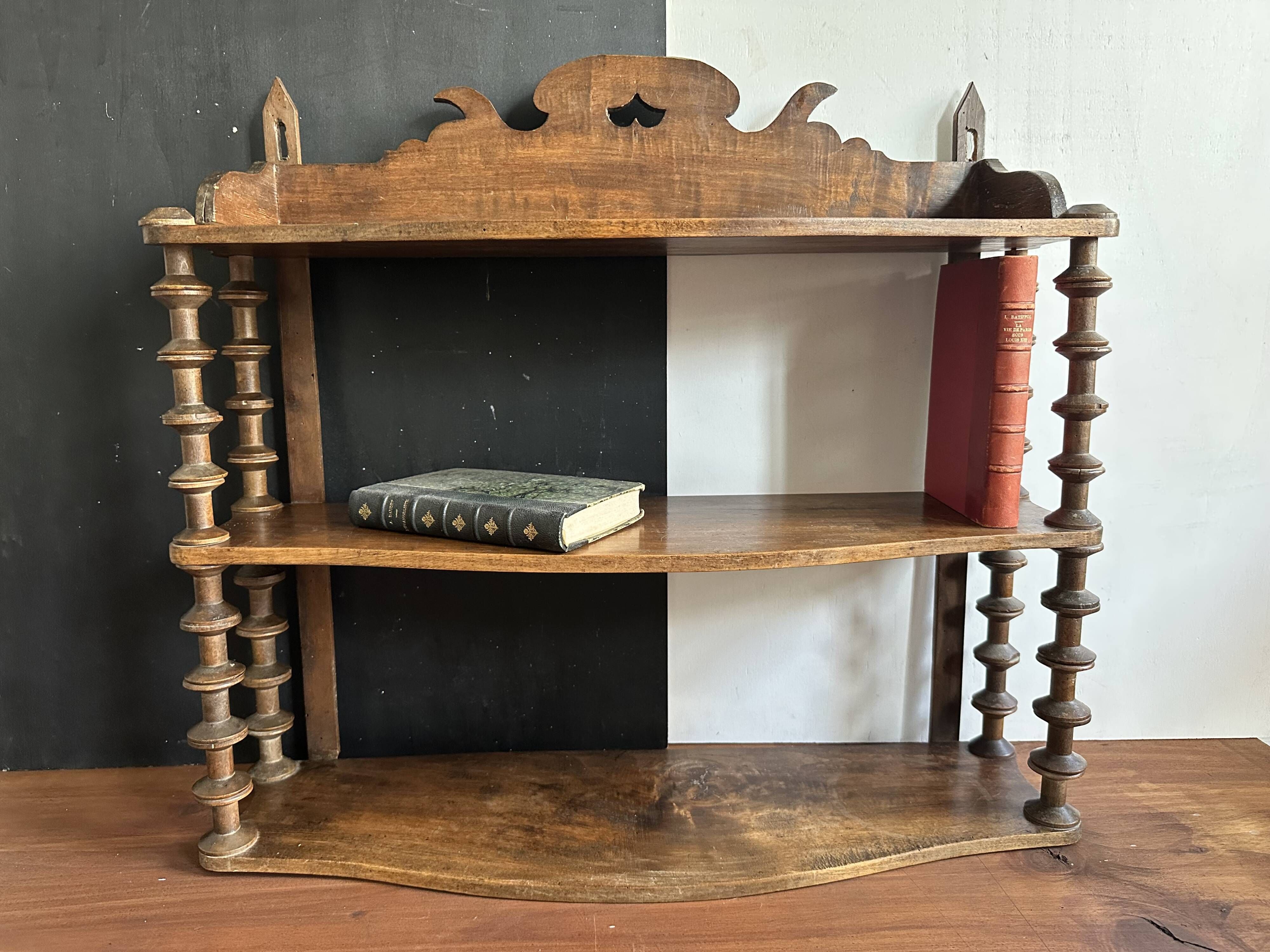 Antique wall shelf made of turned wood and spools of thread, late 19th century.