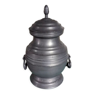 Tin pot fleur de lys