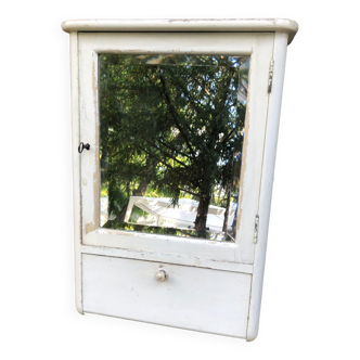 Armoire à pharmacie vintage