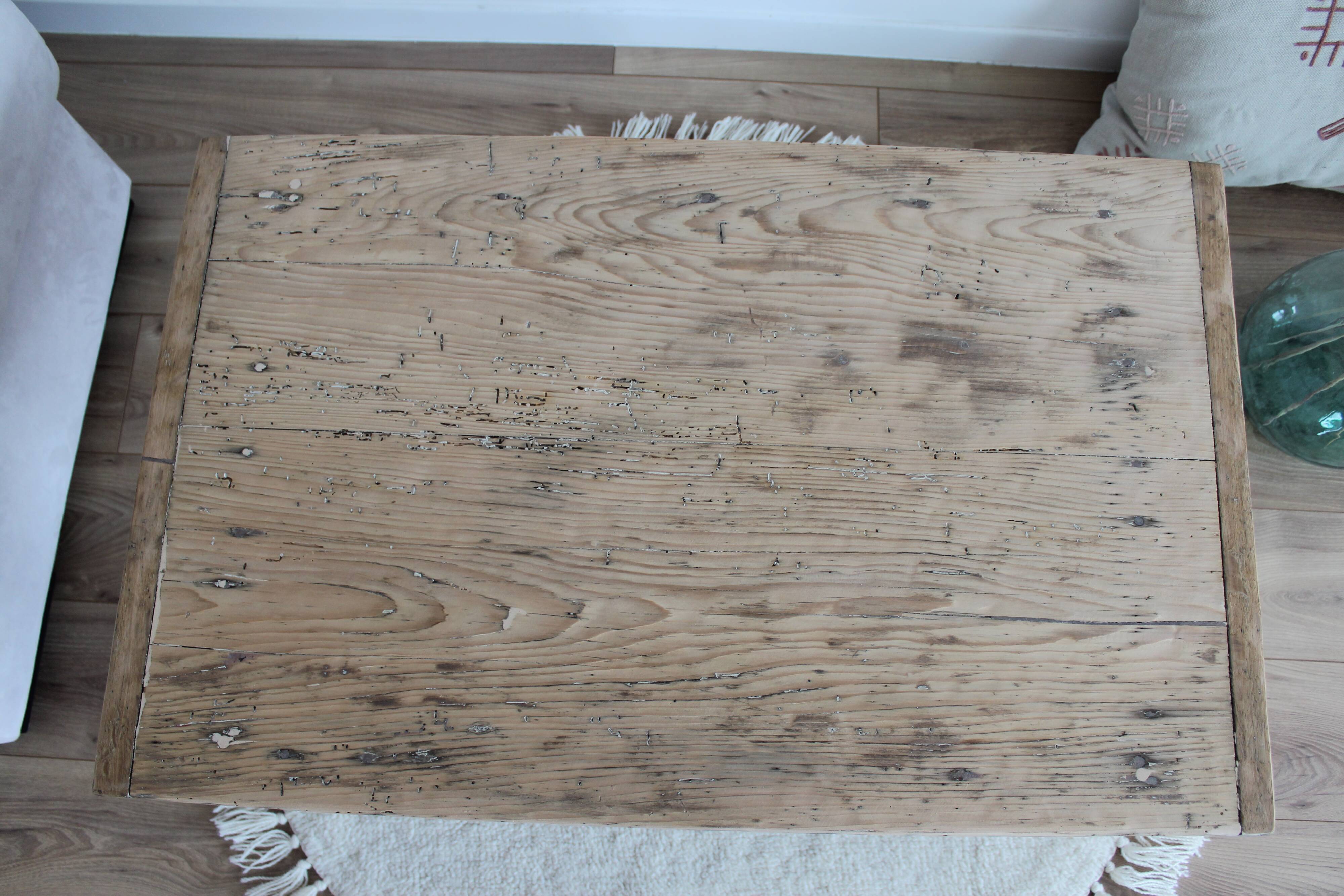 Old farmhouse coffee table in raw wood (pine and oak)