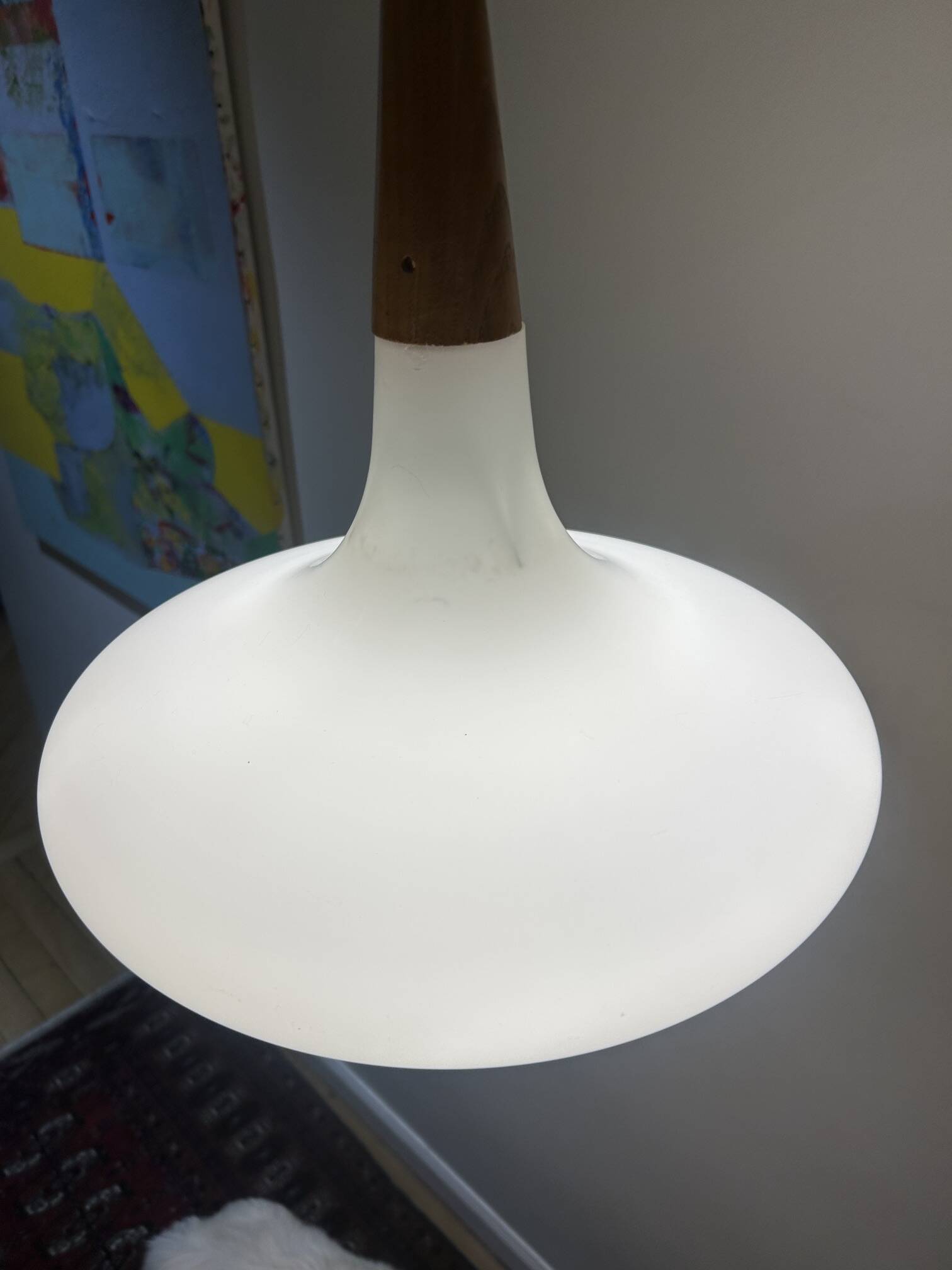 Suspension en opaline et teck Louis Kalff