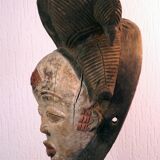 Punu mask on a base