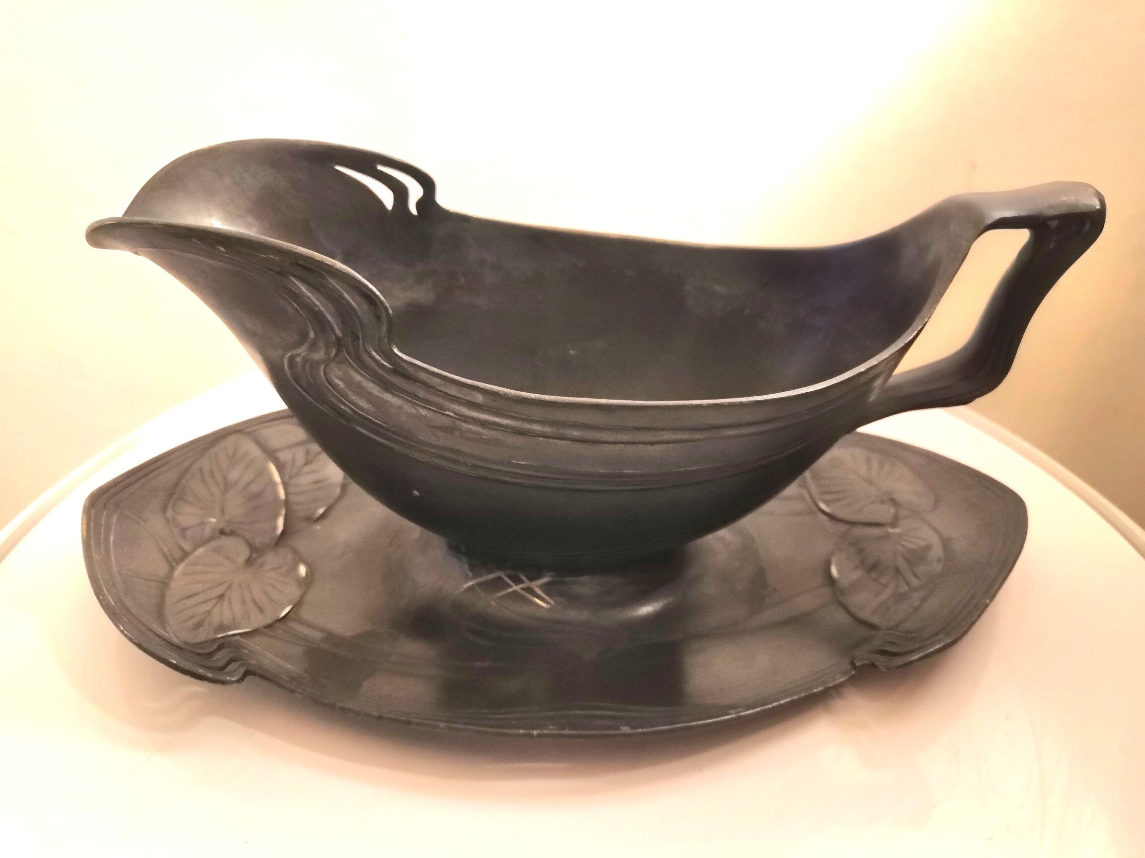 Art nouveau tin saucière from JUVENTA PRIMA METAL from 1905