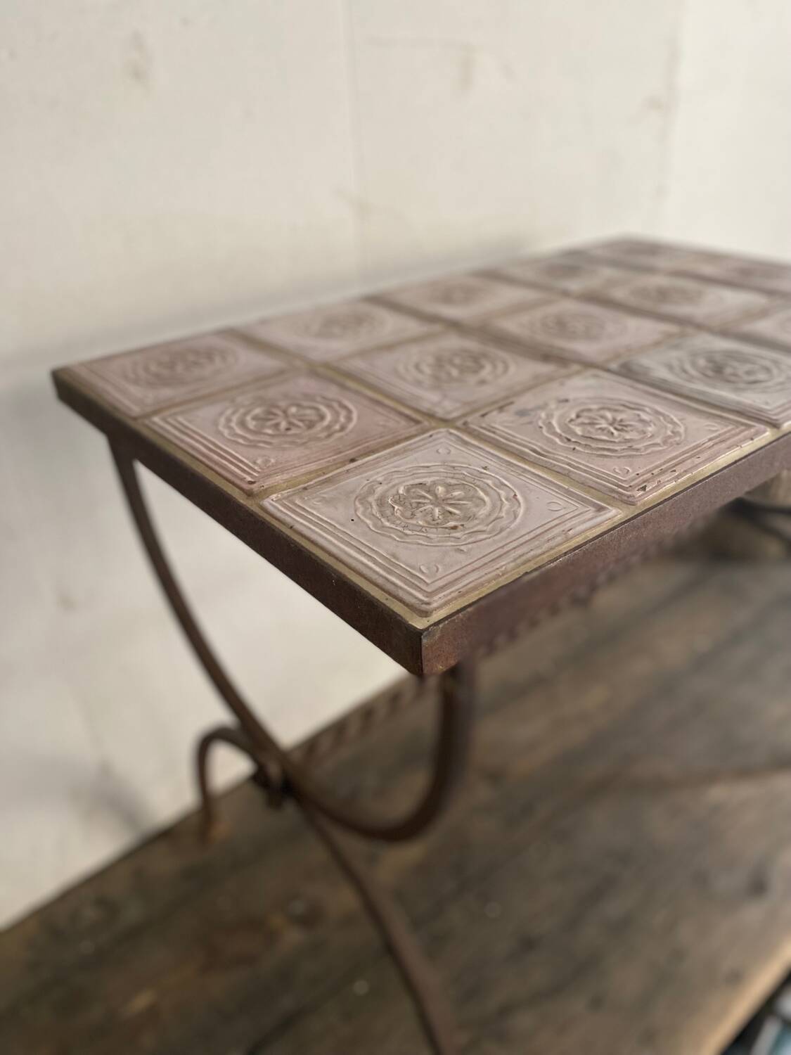 Table basse en céramique et fer forgé