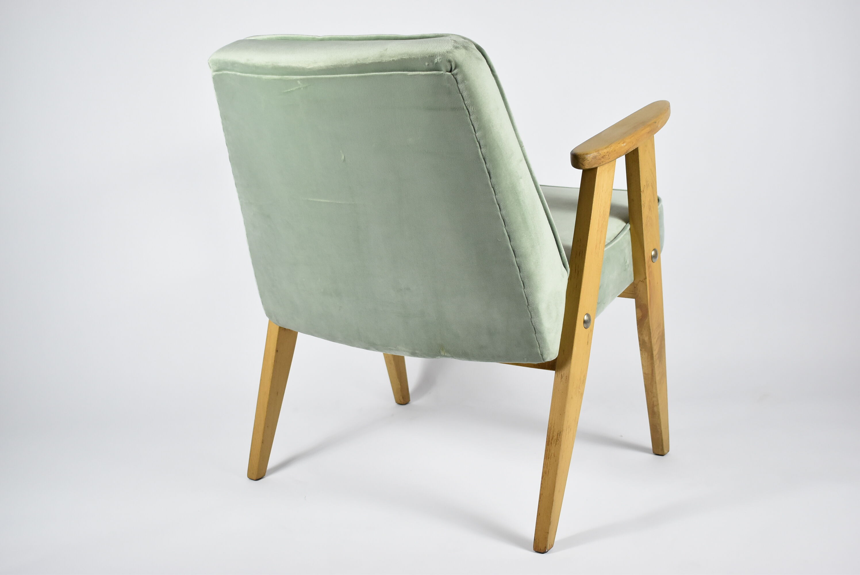 Armchair 366 designed by J. Chierowski in light green