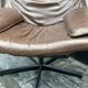 Fauteuil pivotant en cuir brun des années 1970