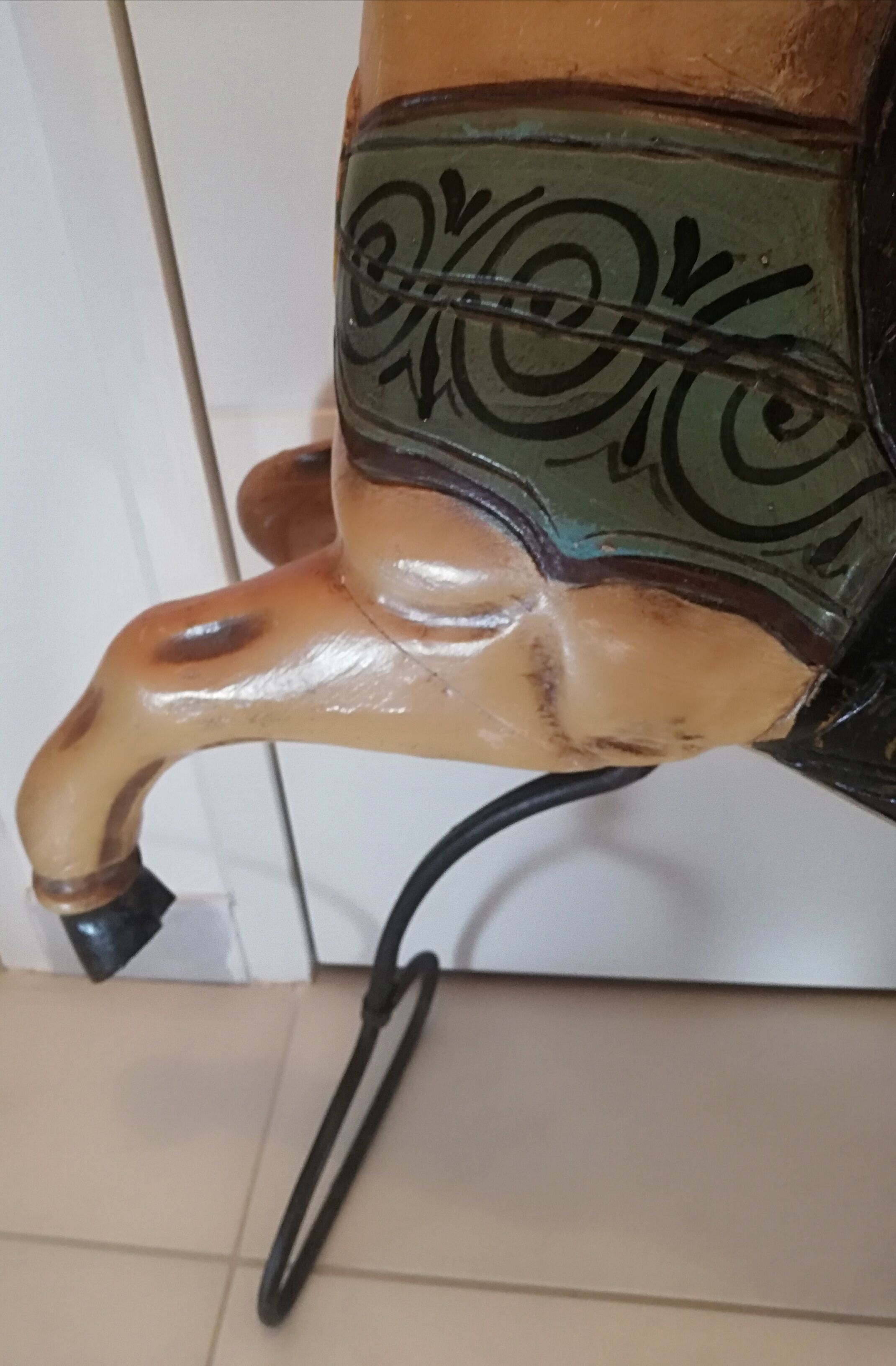 Cheval cabré de manège ou de carrousel forain en bois