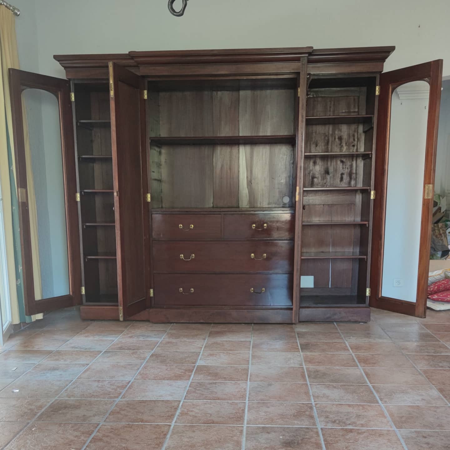 Late 19th century mahogany English bookcase
