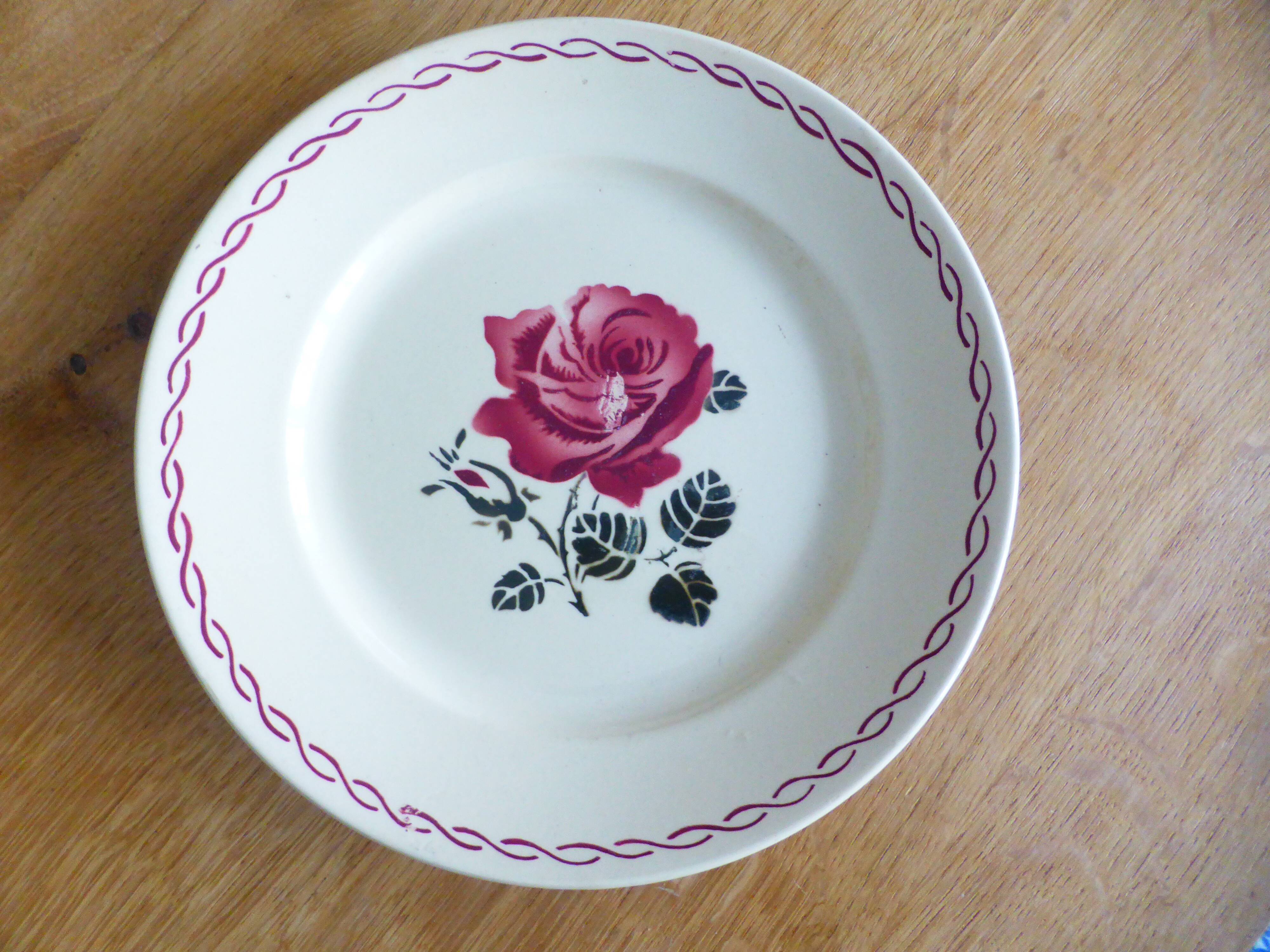 1 vintage plate from Badonviller model Germaine 221232