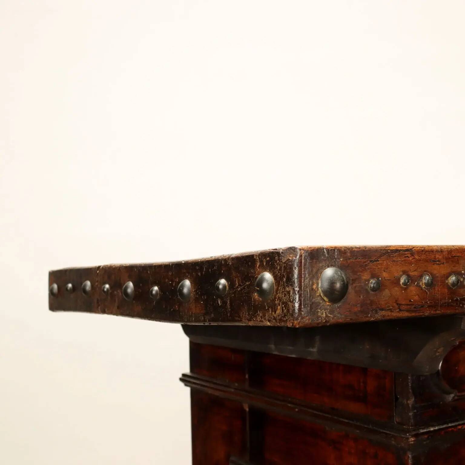 Ancient baroque buffet in walnut, Italy, 18th century