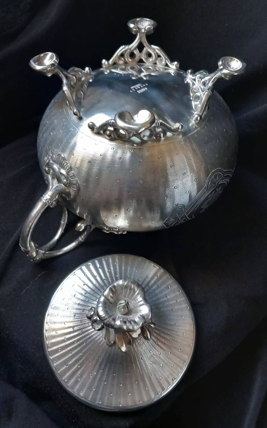 Christofle - Sucrier en métal argenté entièrement guilloché