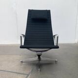 Set of aluminium chairs EA 124 Mid-Century by Charles & Ray Eames for Herman Miller, 1960s.