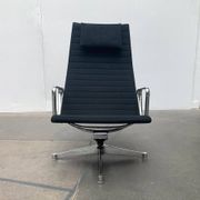Set of aluminium chairs EA 124 Mid-Century by Charles & Ray Eames for Herman Miller, 1960s.