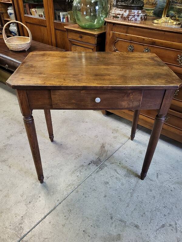 petit bureau table en noyer avec un tiroir de chaque cote du xix ème siecle