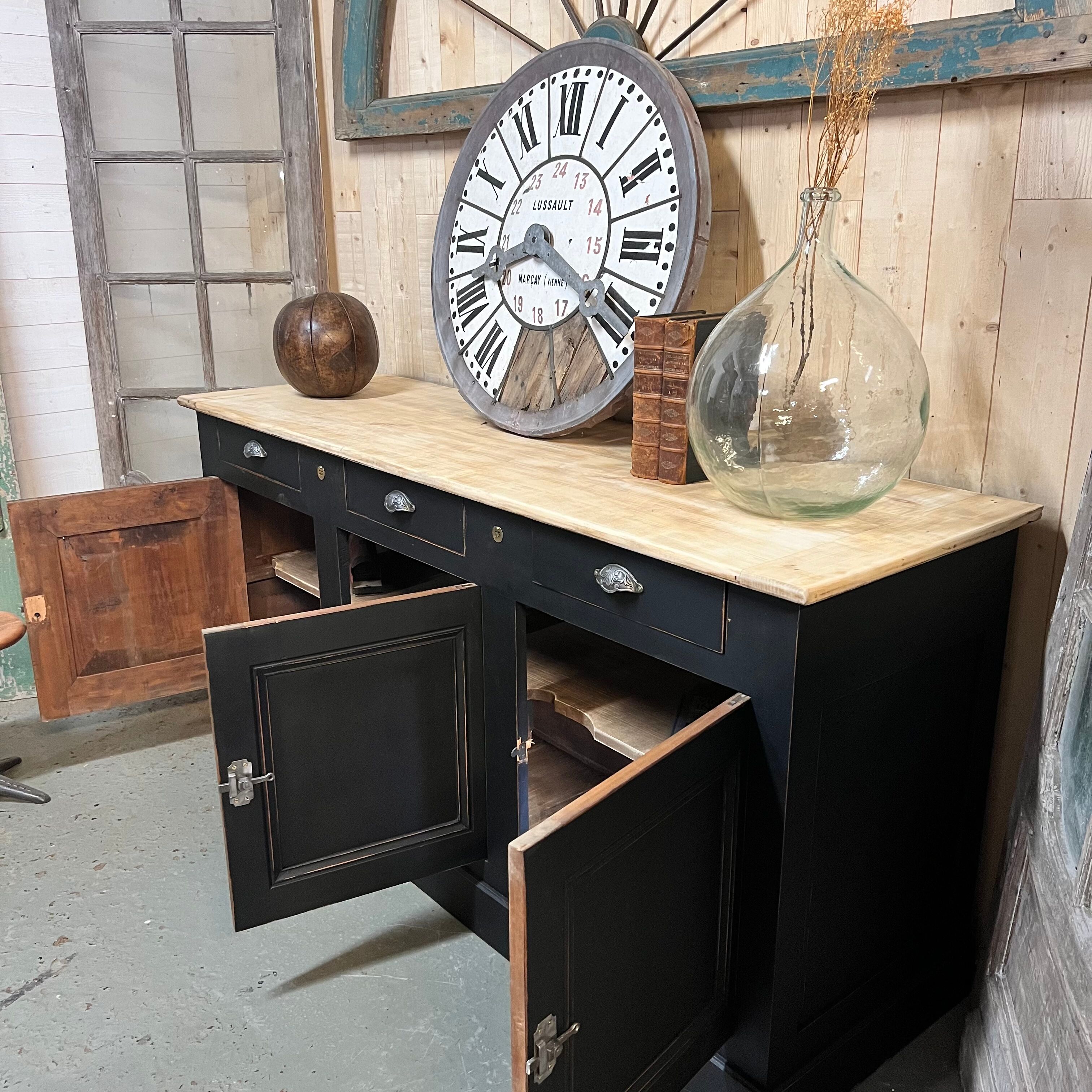 Buffet enfilade of trade