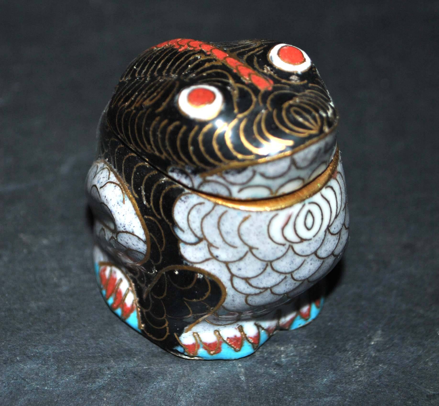 Frog statuette box in cloisonné enameled brass Lucky charm
