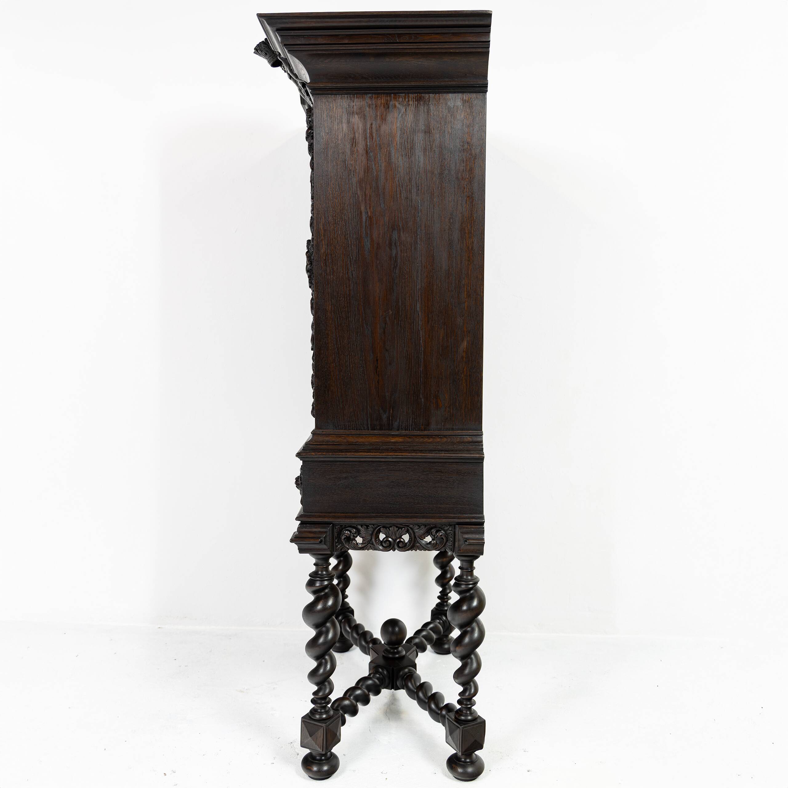 Neo-baroque cabinet from Gdansk in oak - around 1870-1880