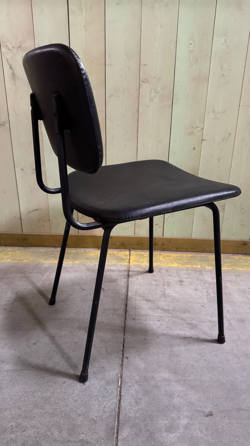 Airborne chair in vintage vinyl